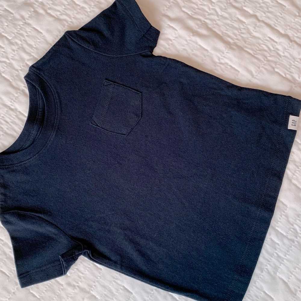 NWOT - GAP T-Shirt